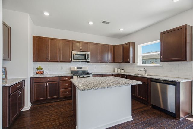 156 Hampshire Way, White House, TN 37188