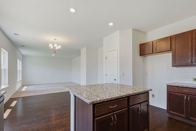 156 Hampshire Way, White House, TN 37188