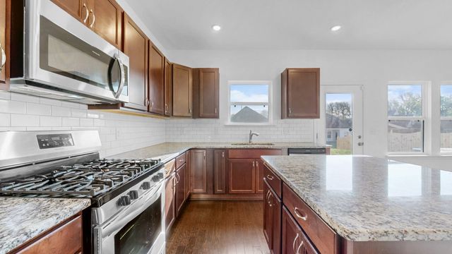 156 Hampshire Way, White House, TN 37188