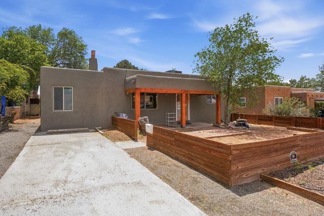 2726 Santa Clara Avenue SE, Albuquerque, NM 87106