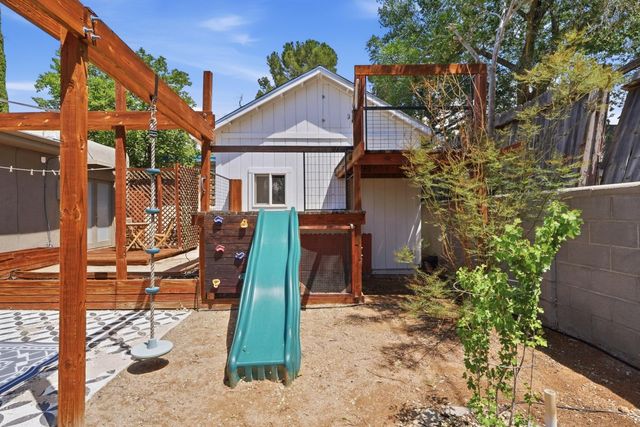 2726 Santa Clara Avenue SE, Albuquerque, NM 87106