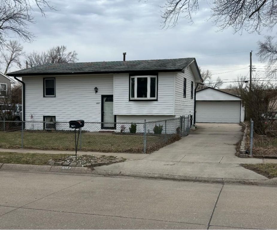 1003 AVENUE P, Carter Lake, IA 51510