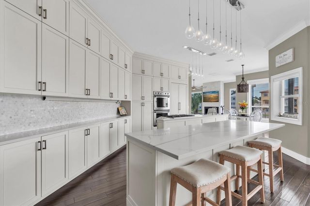 2853 SEABREEZE DRIVE S, Gulfport, FL 33707
