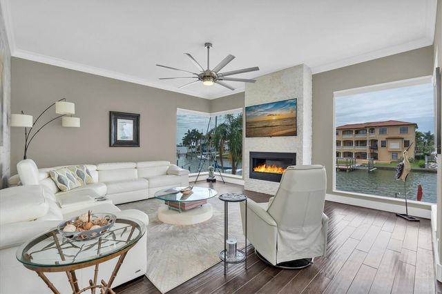 2853 SEABREEZE DRIVE S, Gulfport, FL 33707