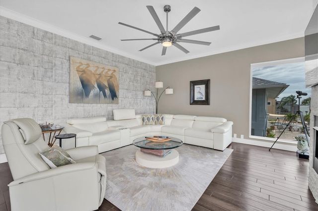 2853 SEABREEZE DRIVE S, Gulfport, FL 33707