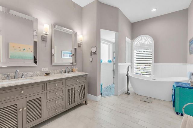 2853 SEABREEZE DRIVE S, Gulfport, FL 33707