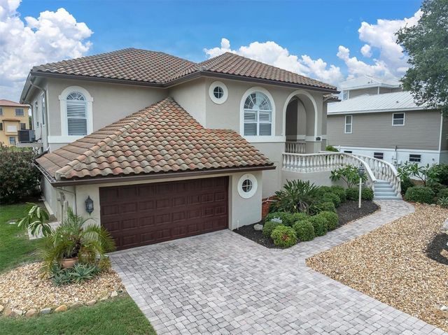 2853 SEABREEZE DRIVE S, Gulfport, FL 33707