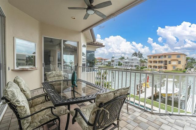 2853 SEABREEZE DRIVE S, Gulfport, FL 33707
