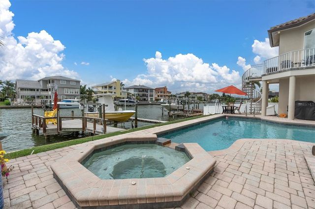 2853 SEABREEZE DRIVE S, Gulfport, FL 33707