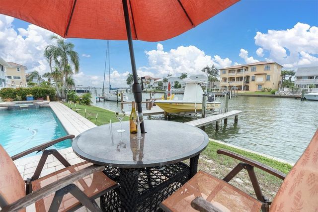 2853 SEABREEZE DRIVE S, Gulfport, FL 33707