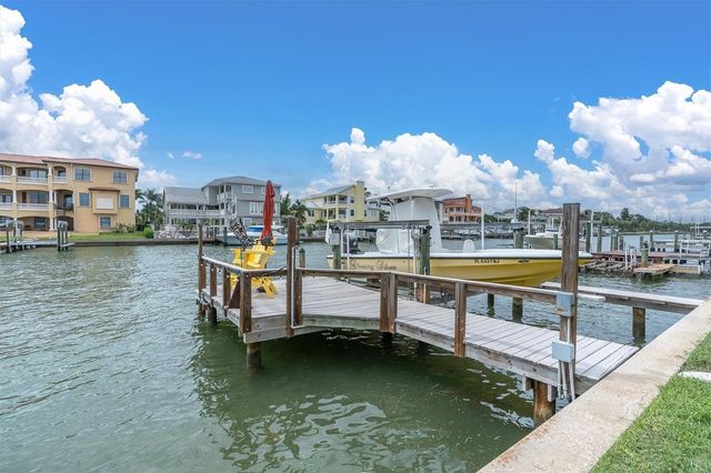 2853 SEABREEZE DRIVE S, Gulfport, FL 33707