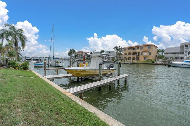2853 SEABREEZE DRIVE S, Gulfport, FL 33707