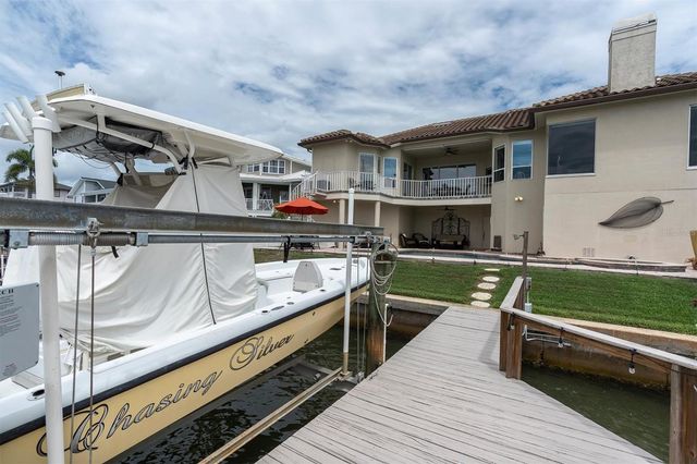 2853 SEABREEZE DRIVE S, Gulfport, FL 33707
