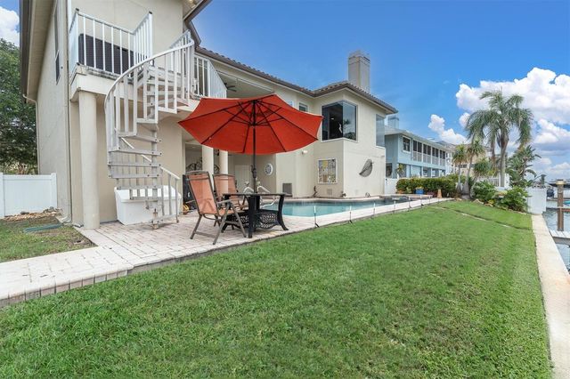 2853 SEABREEZE DRIVE S, Gulfport, FL 33707