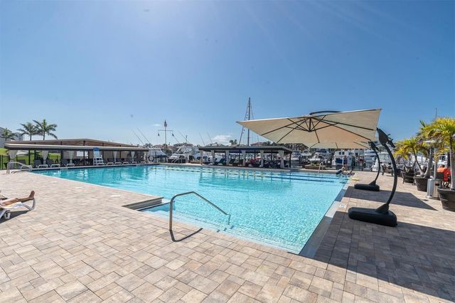 2853 SEABREEZE DRIVE S, Gulfport, FL 33707