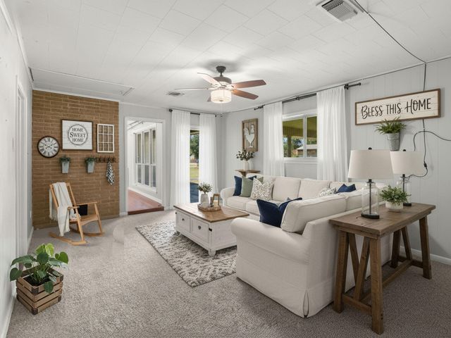 111 Henderson St, Deridder, LA 70634