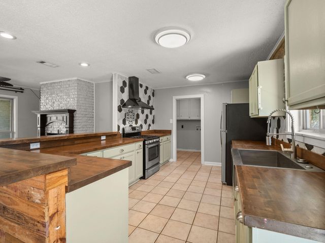 111 Henderson St, Deridder, LA 70634