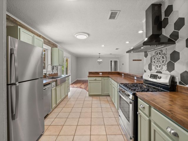 111 Henderson St, Deridder, LA 70634