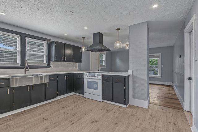39 Hope St 3, Attleboro, MA 02702
