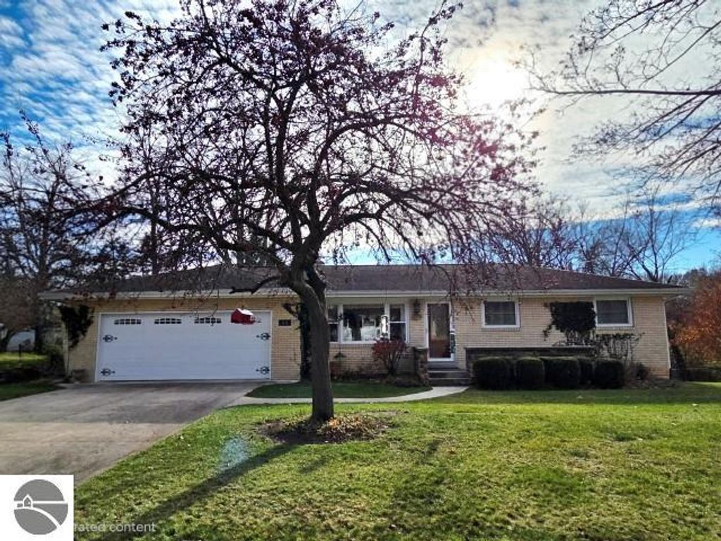 Image 1 of property listing at 44 Leroy Street, Hillsdale, MI 49242