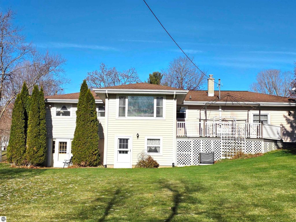 Image 2 of property listing at 44 Leroy Street, Hillsdale, MI 49242