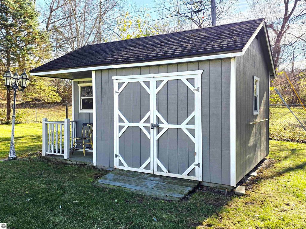 Image 26 of property listing at 44 Leroy Street, Hillsdale, MI 49242