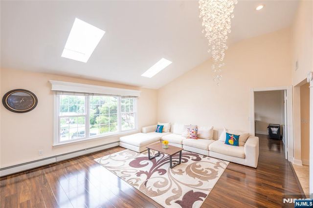 12 Rene Court, Wayne, NJ 07470