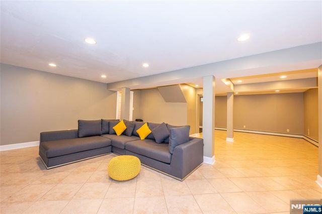 12 Rene Court, Wayne, NJ 07470