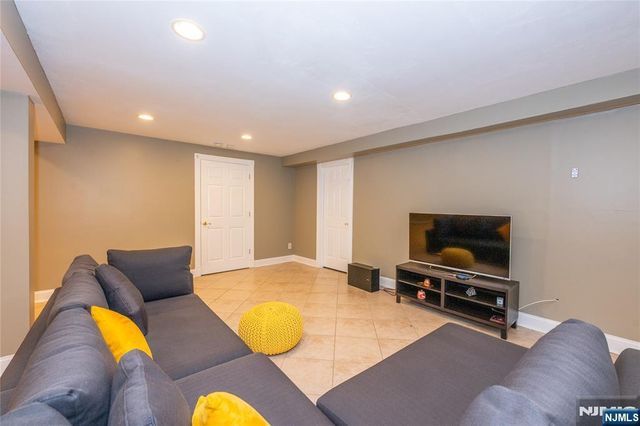 12 Rene Court, Wayne, NJ 07470