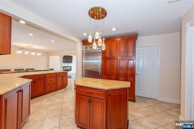 12 Rene Court, Wayne, NJ 07470