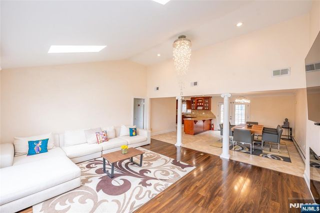 12 Rene Court, Wayne, NJ 07470