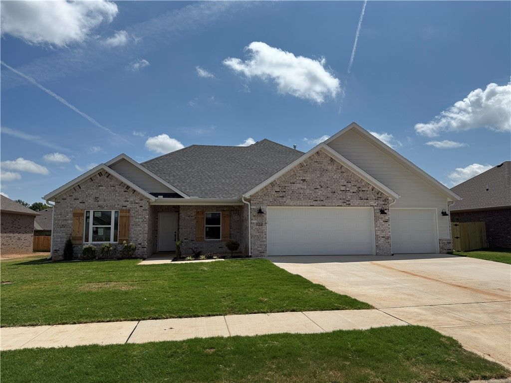122 N Banner Avenue, Farmington, AR 72730