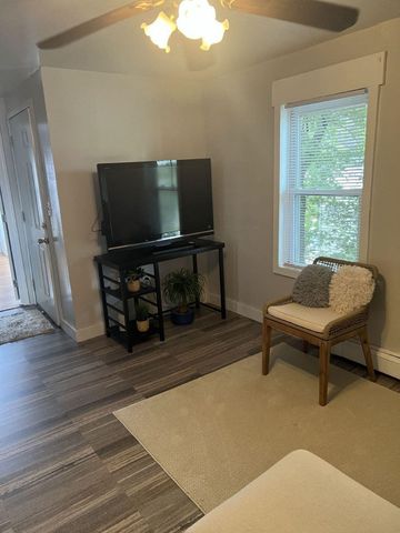 320 Cedar St Apt 3, Manchester, NH 03103