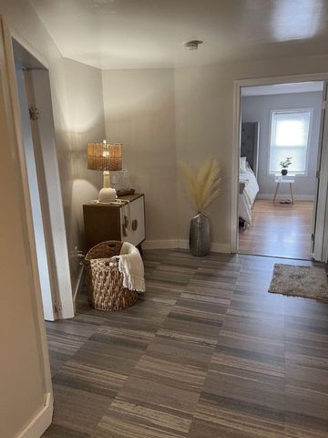 320 Cedar St Apt 3, Manchester, NH 03103