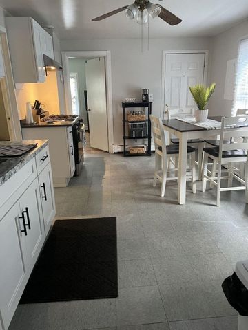 320 Cedar St Apt 3, Manchester, NH 03103