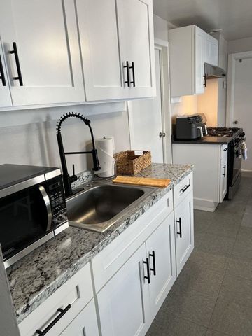 320 Cedar St Apt 3, Manchester, NH 03103
