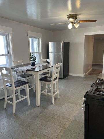 320 Cedar St Apt 3, Manchester, NH 03103