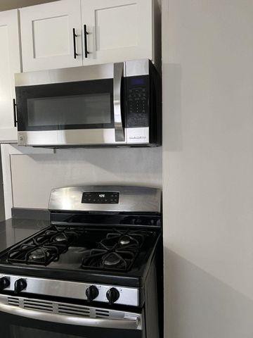320 Cedar St Apt 3, Manchester, NH 03103