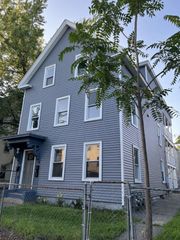 320 Cedar St Apt 3, Manchester, NH 03103