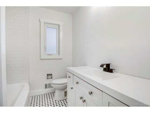 2261 E Dartmouth Pl, Englewood, CO 80113