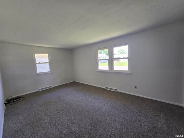 2020 W NEWMAN Parkway, Peoria, IL 61604