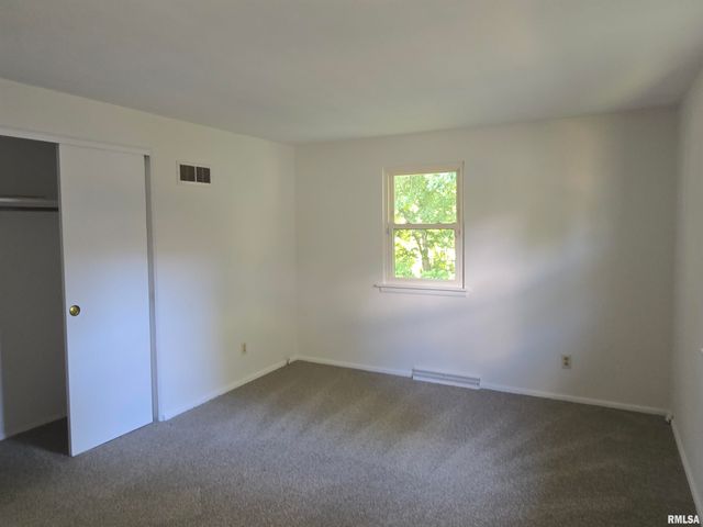 2020 W NEWMAN Parkway, Peoria, IL 61604