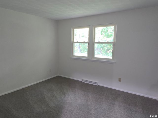2020 W NEWMAN Parkway, Peoria, IL 61604