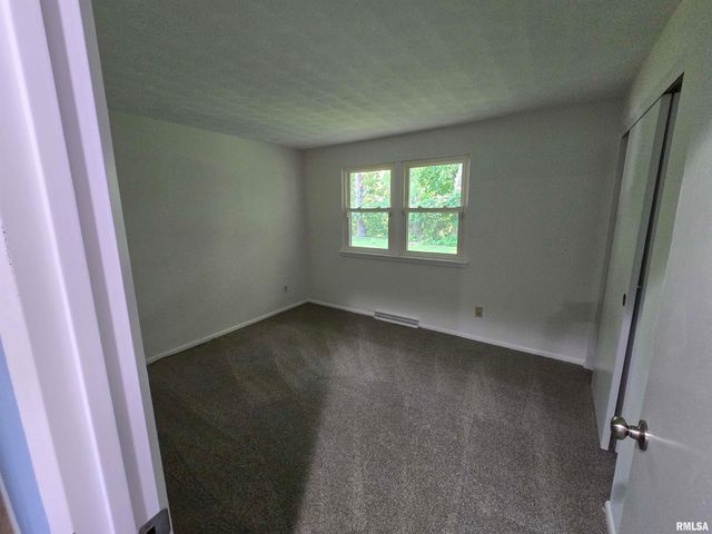 2020 W NEWMAN Parkway, Peoria, IL 61604