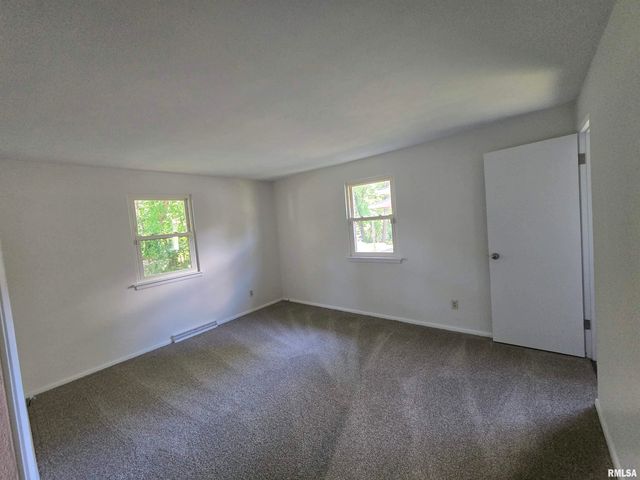 2020 W NEWMAN Parkway, Peoria, IL 61604