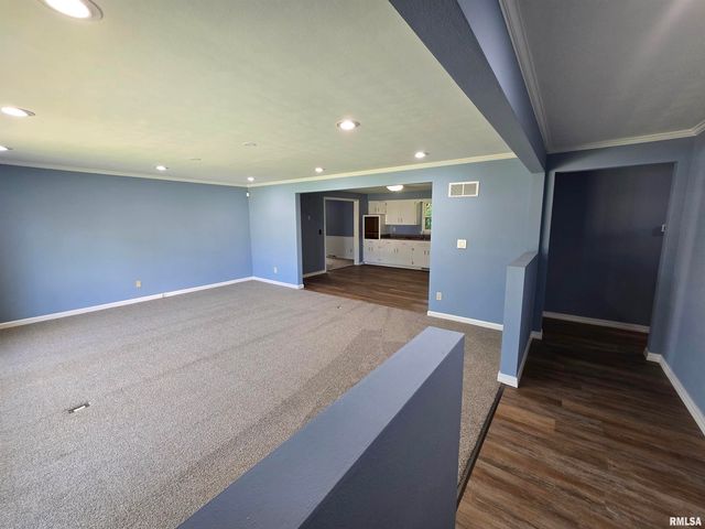 2020 W NEWMAN Parkway, Peoria, IL 61604