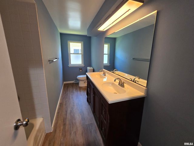 2020 W NEWMAN Parkway, Peoria, IL 61604