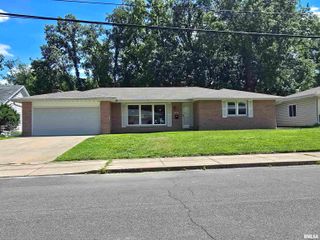 2020 W NEWMAN Parkway, Peoria, IL 61604
