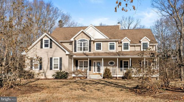 18 COUNTRY WOODS DR, New Egypt, NJ 08533