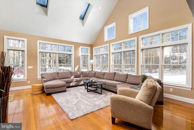 18 COUNTRY WOODS DR, New Egypt, NJ 08533